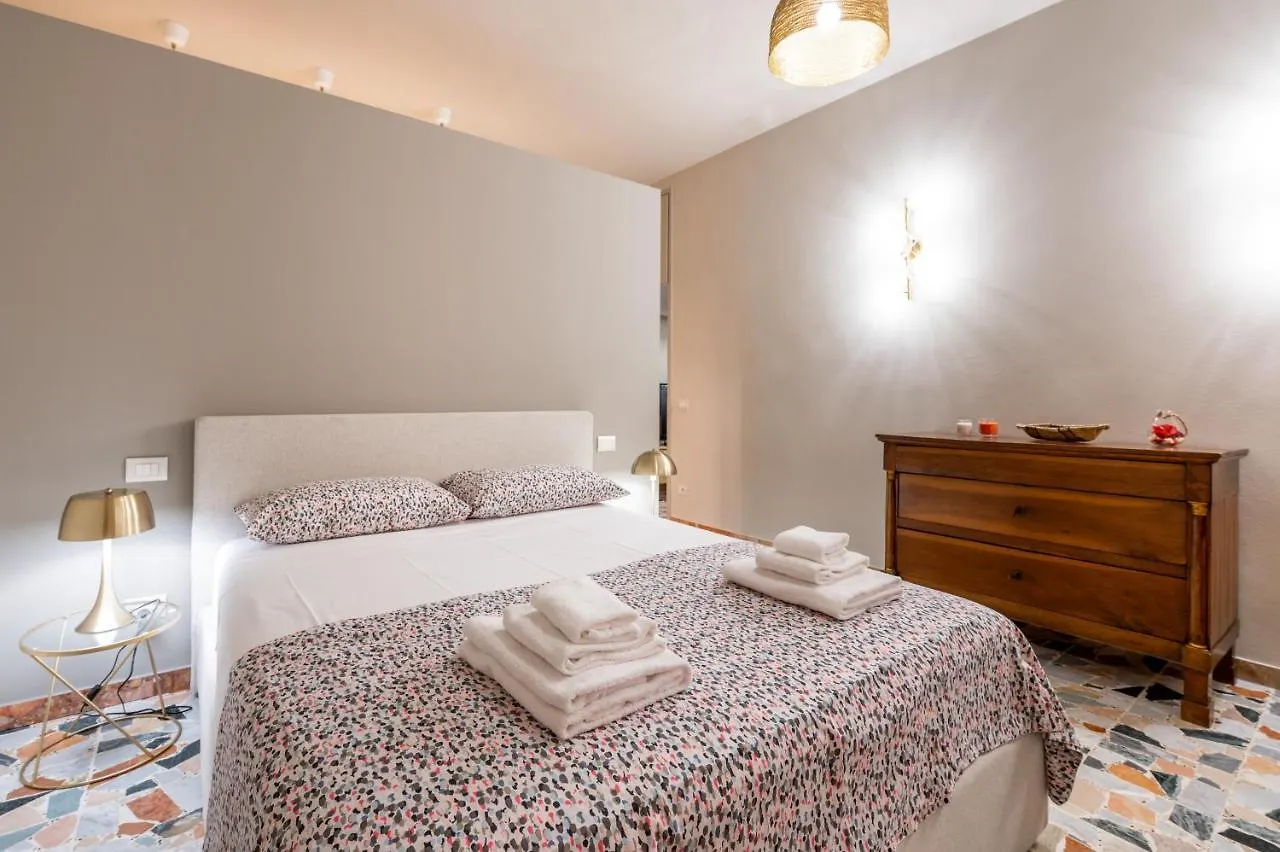 Book Now! Apt A 1 Min Walk From Duomo Of Parma 0*,