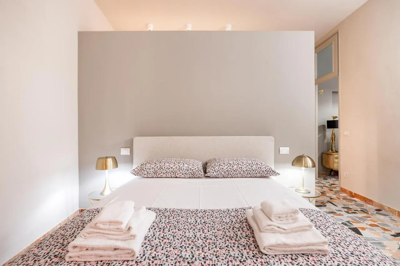 Book Now! Apt A 1 Min Walk From Duomo Of Parma Italy