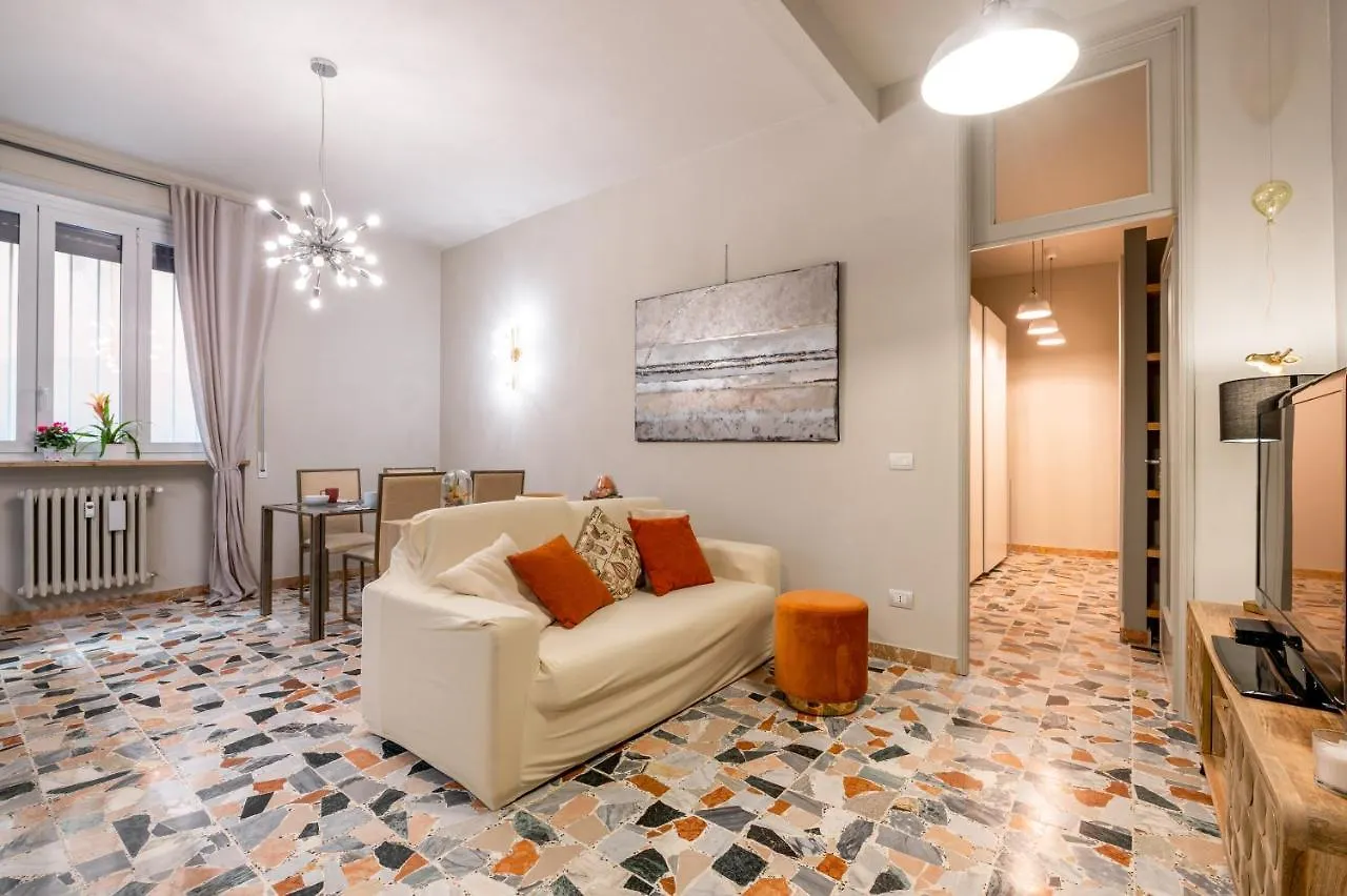 Book Now! Apt A 1 Min Walk From Duomo Of Parma Apartment