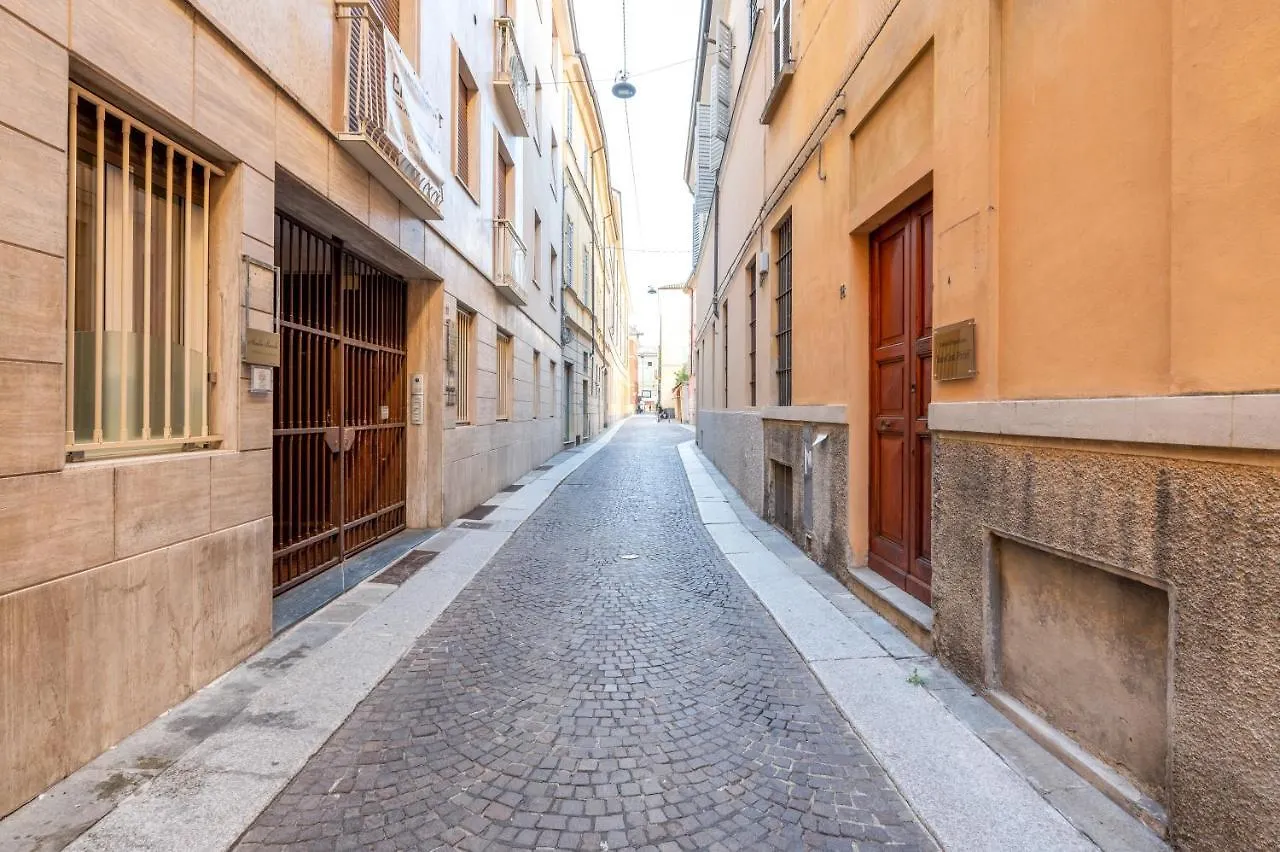 Apartment Book Now! Apt A 1 Min Walk From Duomo Of Parma Italy