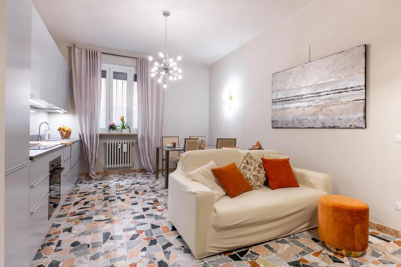 Book Now! Apt A 1 Min Walk From Duomo Of Parma Apartment